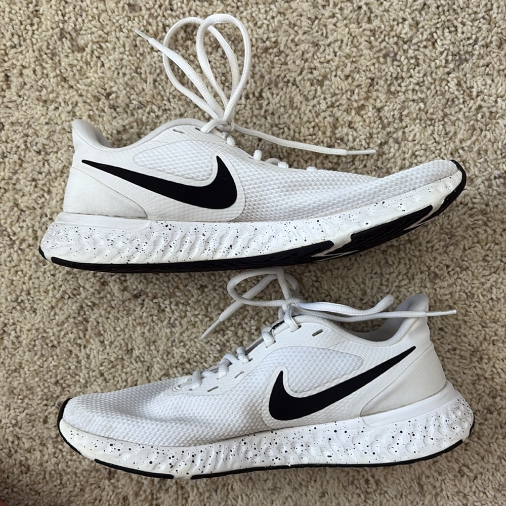 Nike Revolution Women’s White and Black Running Shoes size 9.5 - Picture 4 of 9